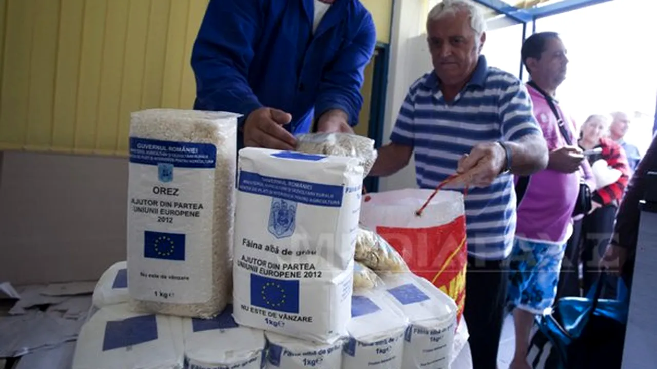 Ajutoare alimentare de la Uniunea Europeană: Peste o sută de persoane din Hunedoara s-au înghesuit pentru mâncare