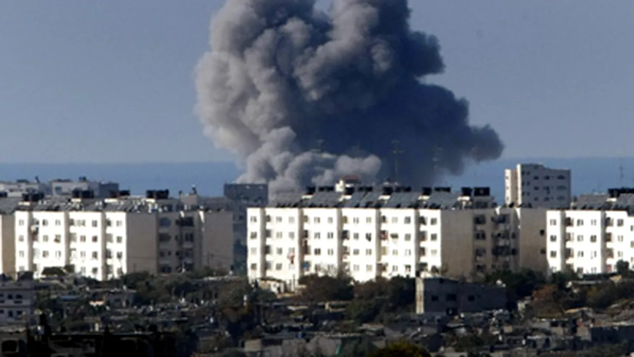 Sediul agenţiei ONU pentru refugiaţii palestinieni din Fâşia Gaza a luat foc