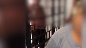 Situaţie revoltătoare la secţia de Psihiatrie din Spitalul Târgu-Jiu. Pacienţi încurajaţi să întreţină relaţii sexuale de o angajată care îi filmează - VIDEO