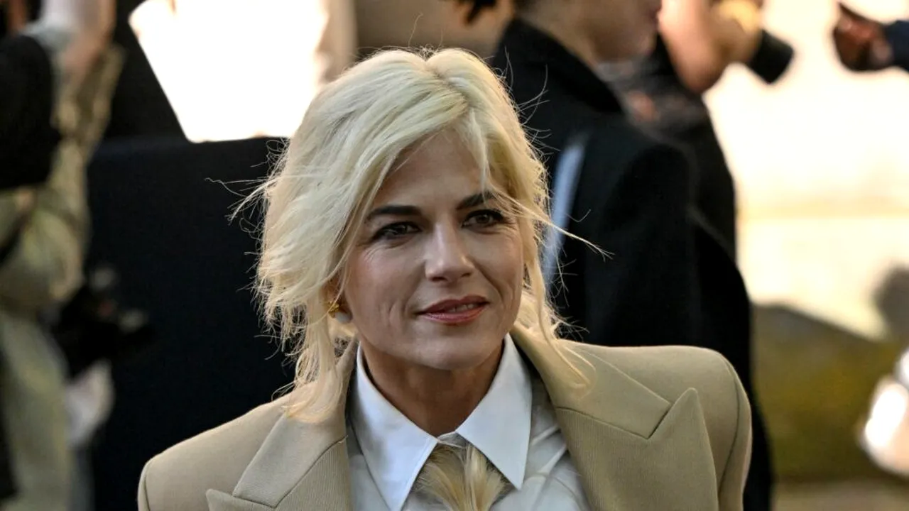 Actrița Selma Blair, reținută după un incident la bordul unui avion. FBI a deschis o anchetă