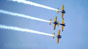 Demonstraţie aviatică pentru copii la Clinceni Airshow 2016