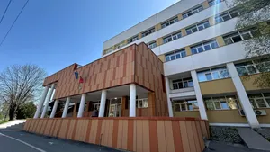 Oboseala îi doboară pe medici și pe asistente! O asistentă rămâne intubată după infarct în gardă