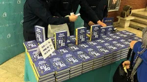 Iohannis, în timpul lansării cărţii sale EU.RO: Avem politicieni care sunt pro-europeni la Bruxelles, dar acasă dau vina pe UE | FOTO