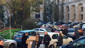 Secretarul de stat Adrian Sanda, adus la Parchetul General de poliţişti/ Preşedintele 