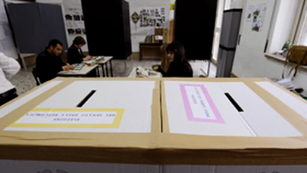 Italienii votează pentru alegerile legislative anticipate
