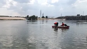 Braşovean prins la braconaj pe Olt. Peste 300 kilograme de peşte, aruncate înapoi în apă