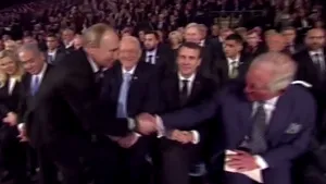 VIDEO: Momentul jenant în care Prinţul Charles îl ignoră pe vicepreşedintele SUA, dar îl salută „călduros” pe Vladimir Putin