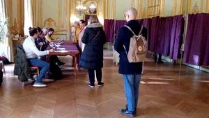 Alegeri prezidenţiale 2019. A doua zi de vot în diaspora: peste 285.000 de români au votat până la ora 21.00. Secţia în care nu s-a prezentat nici măcar o persoană