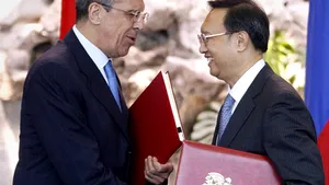 China şi Rusia semnează un pact pentru demarcarea frontierelor