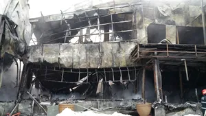 INCENDIUL din Bamboo. Angajat: Cred că focul a fost pus. Anchetator: Nu există indicii privind o mână criminală/ Avocatul Bamboo: Angajaţi ai clubului au declarat că sunt persoane străine într-o zonă nefuncţională