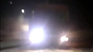 VIDEO | Cum se aruncă banii pe fereastră: asfalt turnat pe ninsoare într-o comună din Bistriţa Năsăud. Explicaţia primarului