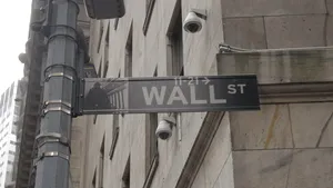 Wall Street încheie pe minus, pe fondul scumpirii petrolului și al randamentelor de 5% la titlurile de stat