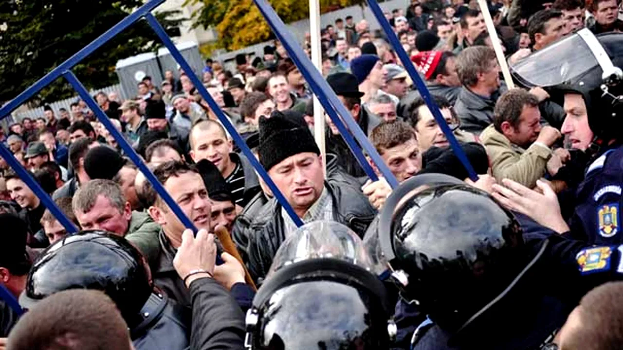 Sute de crescători de taurine au protestat violent în zona Palatului Cotroceni - VIDEO