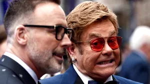 Elton John acuză Vaticanul de ipocrizie. Reacţii la poziţia Bisericii Catolice faţă de căsătoriile între persoane de acelaşi sex 