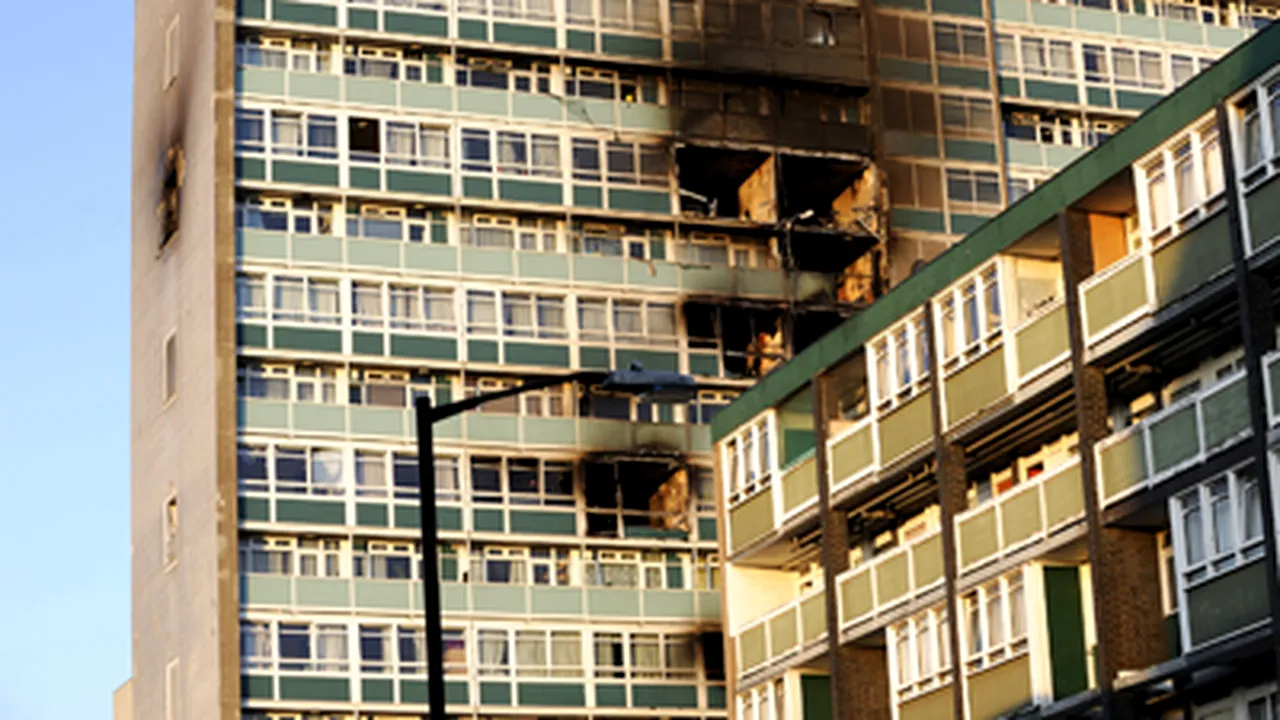 Şase morţi, într-un incendiu izbucnit într-un bloc de locuinţe din Londra