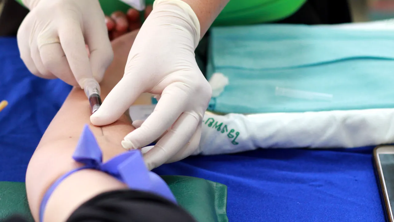 Unei fetiţe în vârstă de 6 ani din Piatra-Neamţ, suspectă de coronavirus, i s-au recoltat probe. A fost trimisă acasă şi este autoizolată la domiciliu