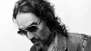 Actorul Russell Brand, judecat la Londra pentru viol și agresiuni sexuale. Procesul ar putea dura zece săptămâni