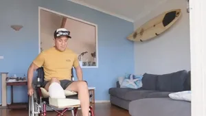 Un rechin i-a smuls un picior și l-a târât sub apă. Gestul disperat făcut de un surfer pentru a scăpa cu viață