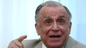 Iliescu: Băsescu să nu facă pe vătaful