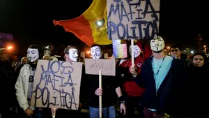 Zeci de mii de oameni, în stradă pentru schimbare, în Bucureşti şi principalele oraşe din ţară