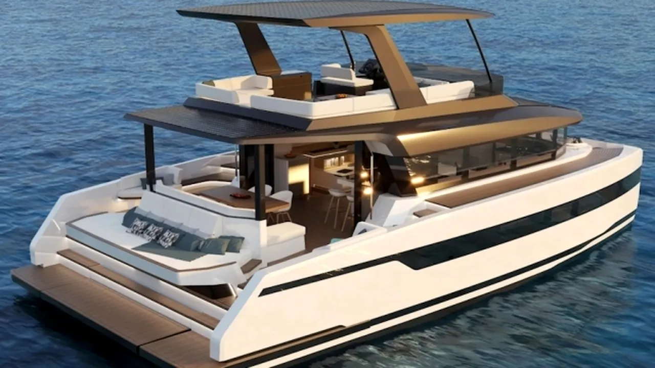 Whisper 50, catamaranul electric care se reîncarcă de la panouri solare