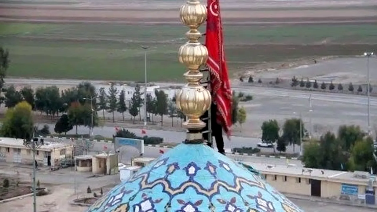 VIDEO | Iran, gata de război: a arborat steagul roşu pe moscheea Jamkaram pentru prima dată în istorie. Ce semnificaţie are gestul şi cum a reacţionat Donald Trump