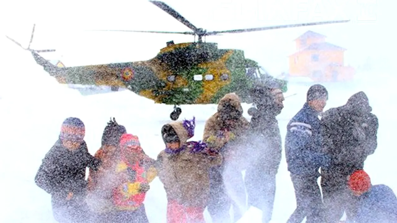 REPORTAJ: În Vrancea, 1.200 de suflete încearcă să supravieţuiască aşteptând deblocarea drumului - FOTO