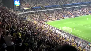 VIDEO Incident ruşinos în Turcia la meciul lui Mircea Lucescu. Fanii lui Fenerbahce au scandat numele lui Putin după ce Dinamo Kiev a marcat