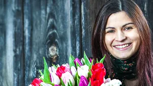 Cluj: Urs de doi metri înălţime, construit din 1.500 de fire de gerbera, la inaugurarea unei florării - FOTO, VIDEO