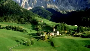 Gafă de Ziua Națională: Șefa PNL Moreni prezintă o fotografie din Dolomiți ca fiind din România