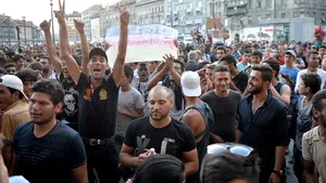 Mii de oameni demonstrează la Budapesta în semn de susţinere a refugiaţilor şi împotriva Guvernului