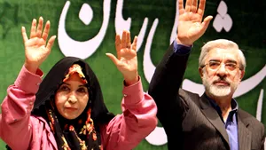 Demonstraţie a opoziţiei iraniene în cursul rugăciunii colective de vineri