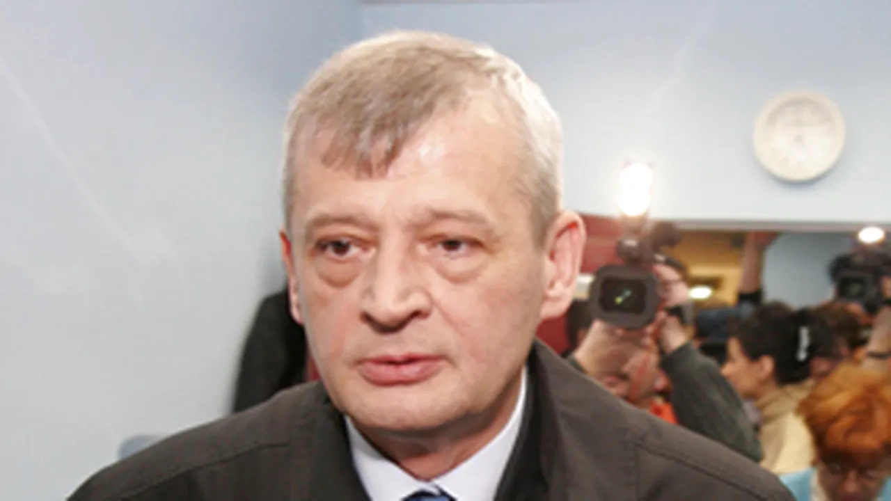Oprescu strânge semnături pentru candidatura ca independent la Capitală