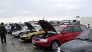 Urmările noii taxe de poluare: Piaţa de maşini din Arad, pe trei sferturi goală - FOTO