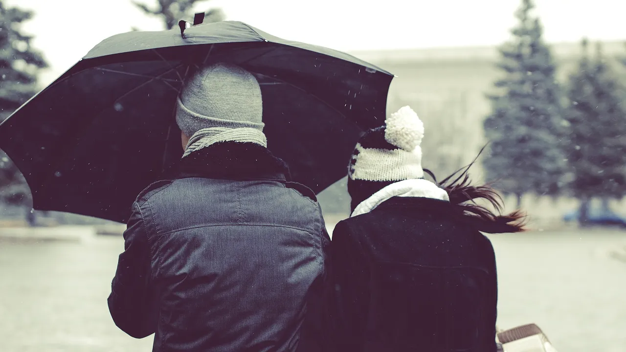 Weekend cu VREME rea în Capitală: ANM anunţă frig, ninsori, ploi şi vânt