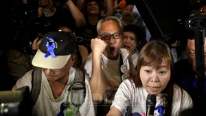 Sute de persoane continuă să protesteze în Hong Kong, cerând drepturi electorale suplimentare