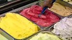 Un mic sat a ajuns cunoscut datorită înghețatei artizanale. În localitate sunt două gelaterii celebre