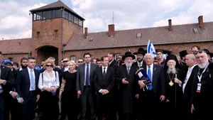 Viorica Dăncilă a participat la Marşul Internaţional al Vieţii de la Auschwitz, alături de un grup de copii din România | FOTO
