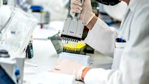 Experţii germani investighează o posibilă nouă variantă de Covid-19. Ministrul Sănătăţii: ” Infectează mult mai mulţi oameni”
