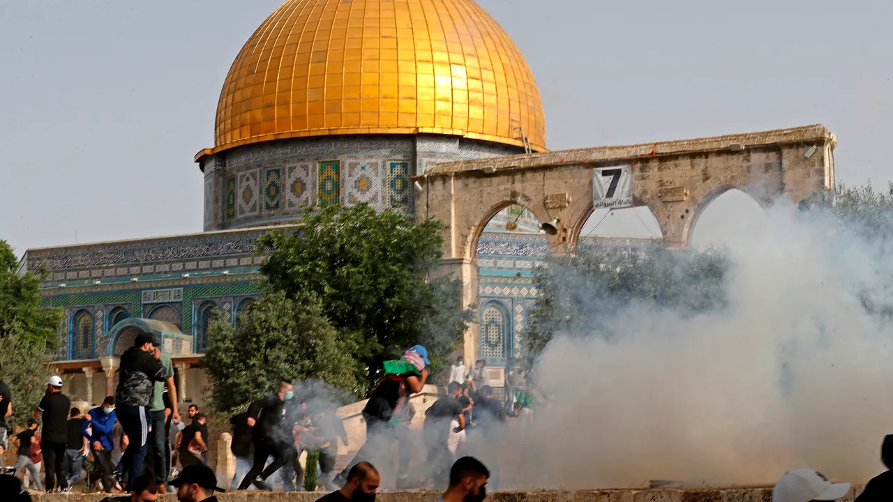 Ciocniri violente, soldate cu zeci de răniţi, la moscheea Al-Aqsa din Ierusalim