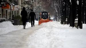 Primăria Bucureşti: Pe mai multe străzi se circulă îngreunat, dar nu sunt blocaje. Se intervine cu 349 de utilaje