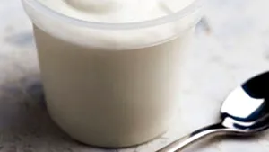 Consumul zilnic de iaurt poate reduce riscul apariţiei cancerului de colon