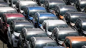 INS: Comerţul auto a crescut cu 6,5%