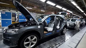 Criza componentelor electronice loveşte din plin şi industria auto locală. Companii importante sunt afectate