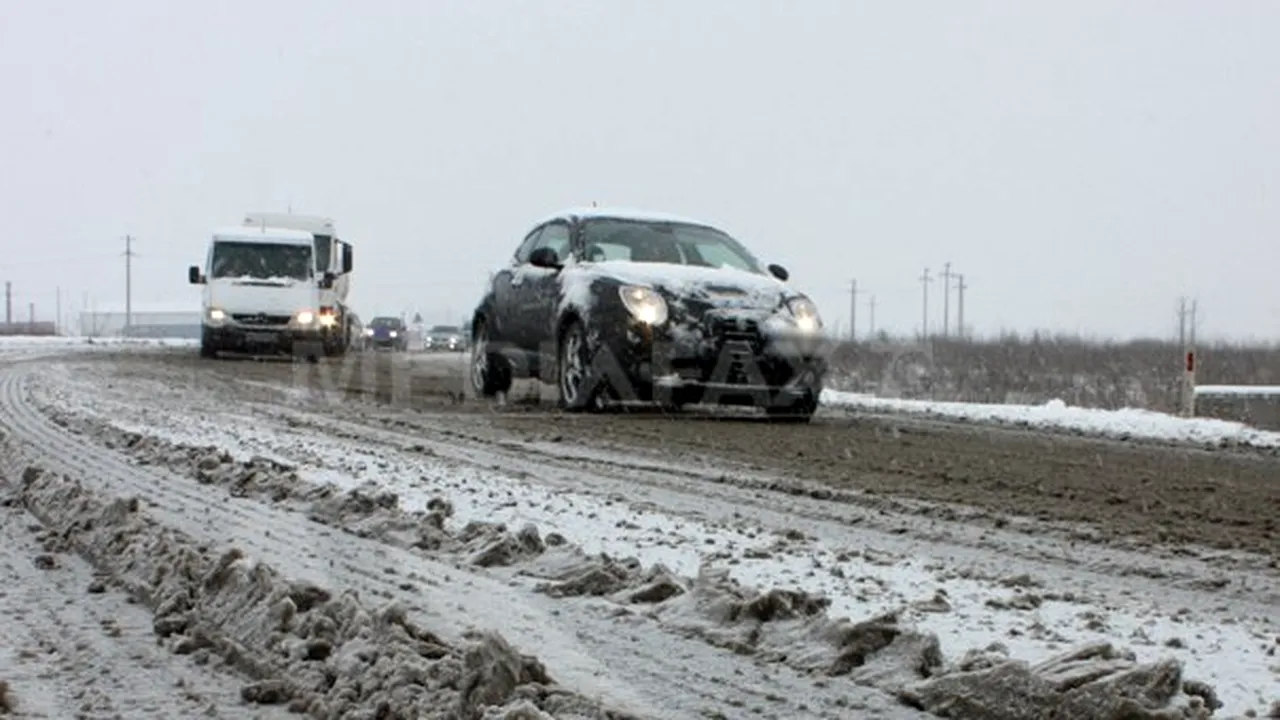 Drumuri acoperite de zăpadă în Arad şi Bistriţa-Năsăud