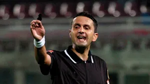 Sebastian Colţescu arbitrează meciul Dinamo - Unirea Urziceni