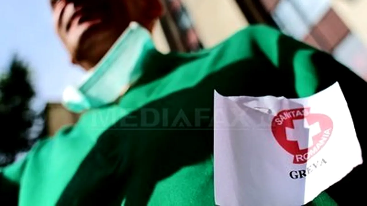 Over 150 Unionists Picket Romanian Health Ministry