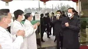 Politicieni chinezi, acuzaţi că au furat măştile de protecţie ale medicilor din Wuhan