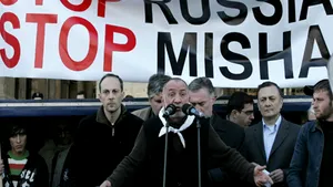 Cel puţin 10.000 de persoane manifestează la Tbilisi împotriva lui Mihail Saakaşvili