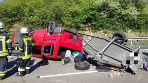 Microbuz din România, răsturnat pe o autostradă din Germania: Cel puţin două persoane sunt în stare gravă